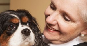 Beneficios de las mascotas en las personas mayores